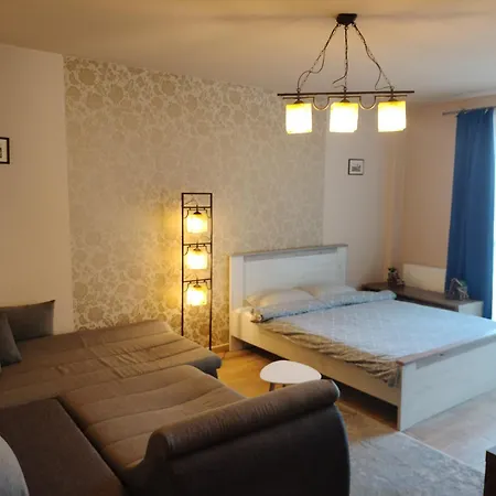 아파트 In Mihai Viteazu Square *